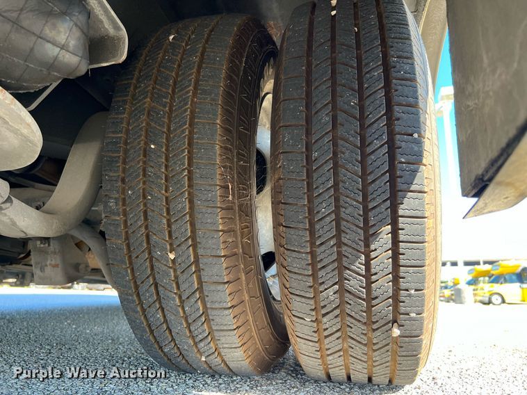 image for item LF9504 2016 Chevrolet Express  shuttle bus