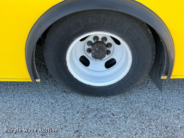 image for item LF9504 2016 Chevrolet Express  shuttle bus