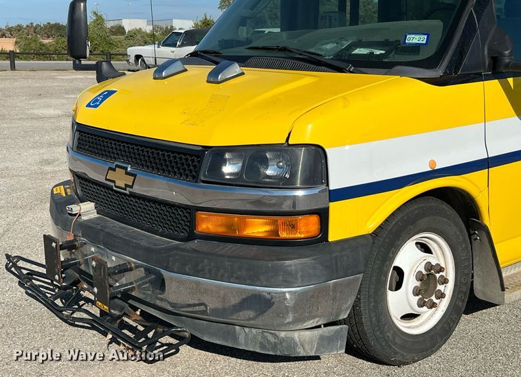 image for item LF9505 2018 Chevrolet Express  shuttle bus