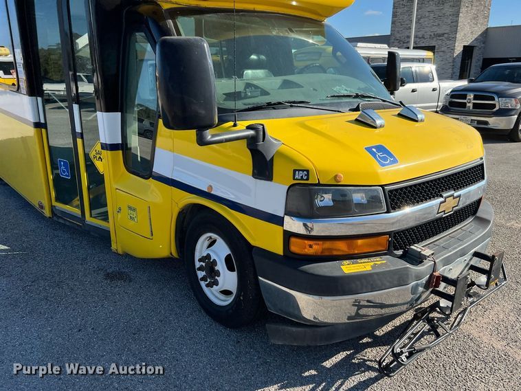 image for item LF9505 2018 Chevrolet Express  shuttle bus