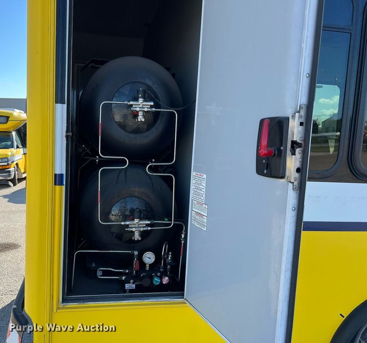 image for item LF9505 2018 Chevrolet Express  shuttle bus