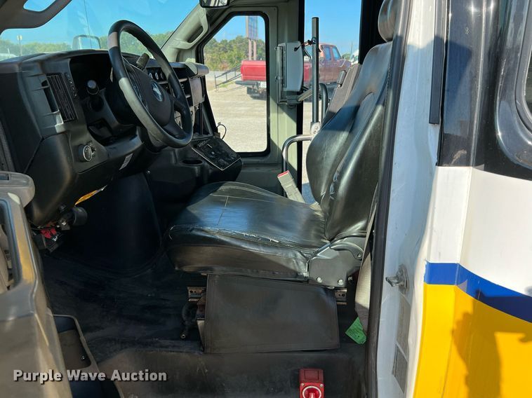 image for item LF9505 2018 Chevrolet Express  shuttle bus