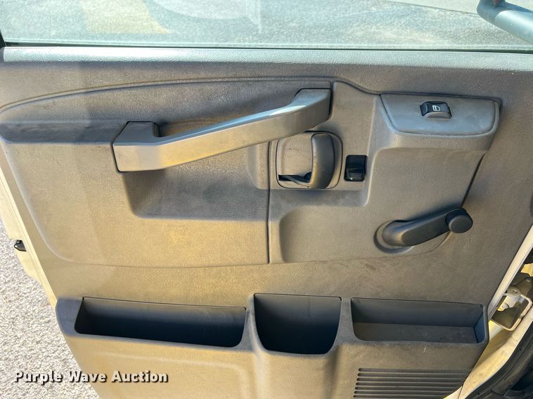 image for item LF9505 2018 Chevrolet Express  shuttle bus