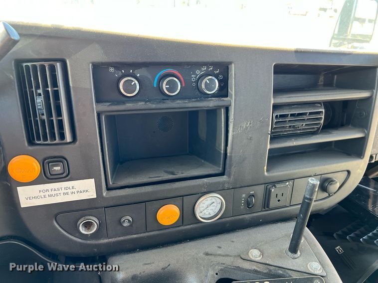 image for item LF9505 2018 Chevrolet Express  shuttle bus