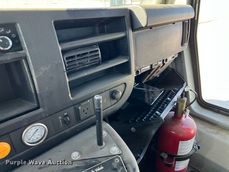 image for item LF9505 2018 Chevrolet Express  shuttle bus