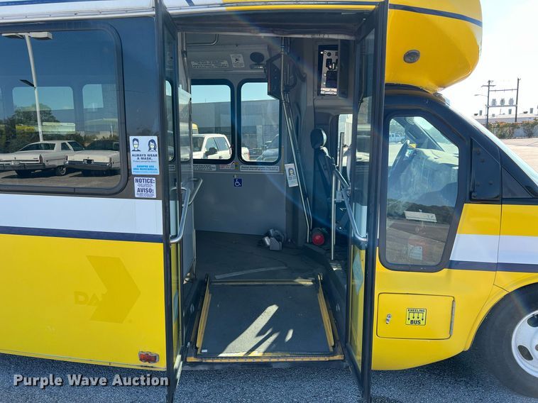 image for item LF9505 2018 Chevrolet Express  shuttle bus