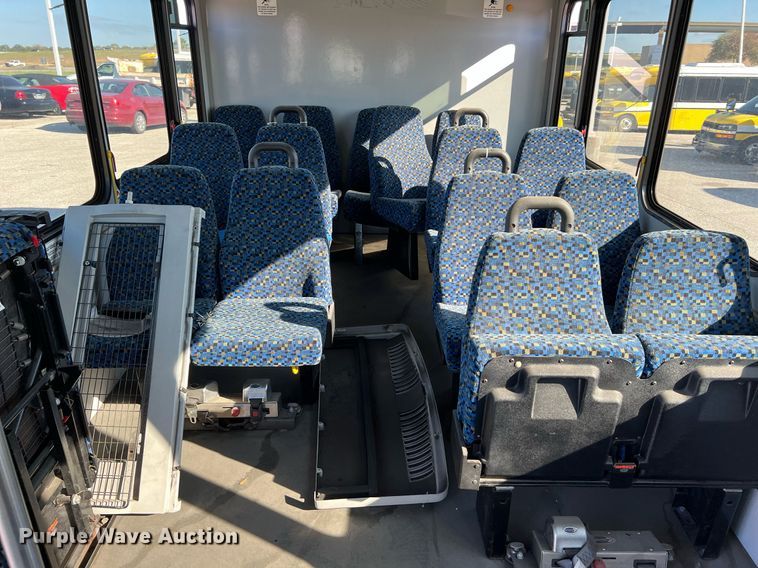 image for item LF9505 2018 Chevrolet Express  shuttle bus