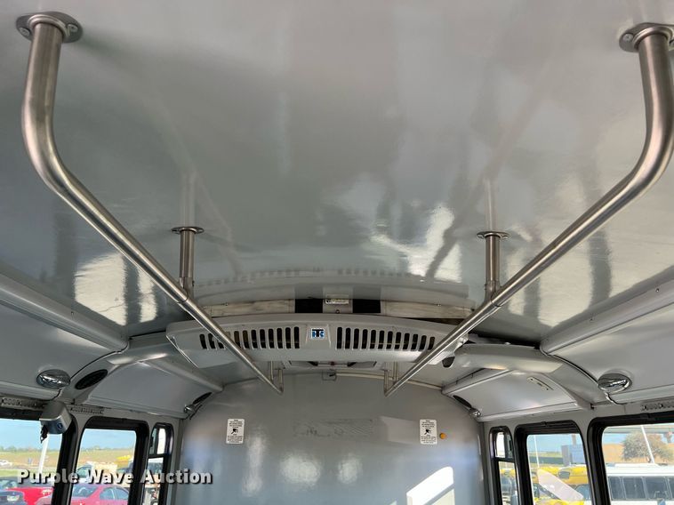 image for item LF9505 2018 Chevrolet Express  shuttle bus