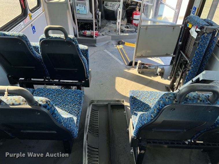 image for item LF9505 2018 Chevrolet Express  shuttle bus