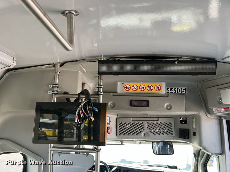 image for item LF9505 2018 Chevrolet Express  shuttle bus