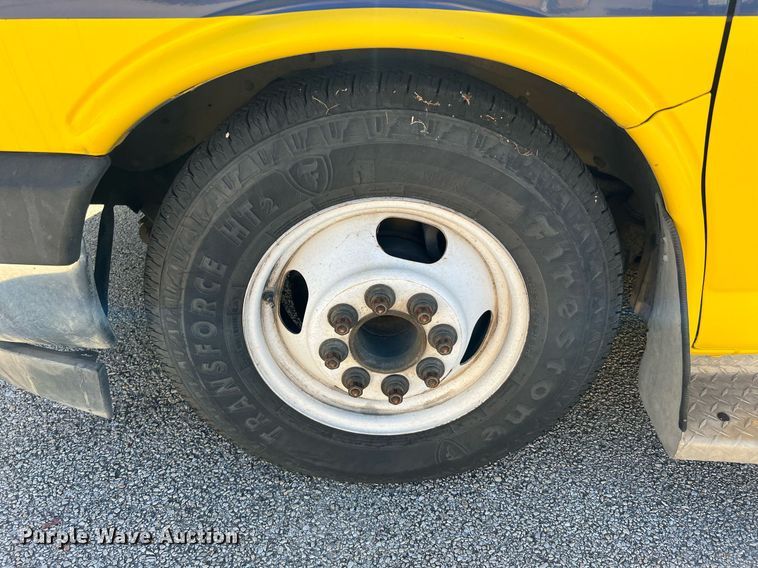 image for item LF9505 2018 Chevrolet Express  shuttle bus