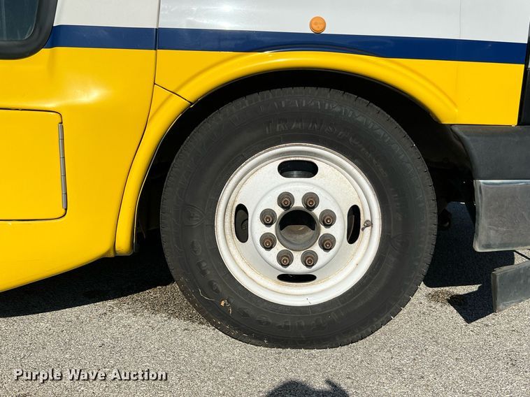 image for item LF9505 2018 Chevrolet Express  shuttle bus