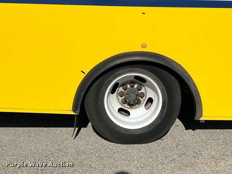 image for item LF9505 2018 Chevrolet Express  shuttle bus