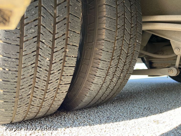 image for item LF9505 2018 Chevrolet Express  shuttle bus