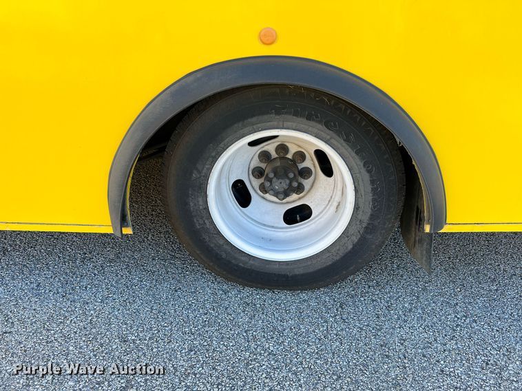 image for item LF9505 2018 Chevrolet Express  shuttle bus