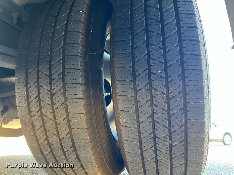 image for item LF9505 2018 Chevrolet Express  shuttle bus