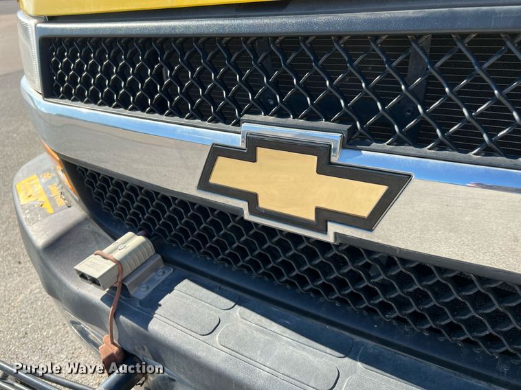 image for item LF9505 2018 Chevrolet Express  shuttle bus