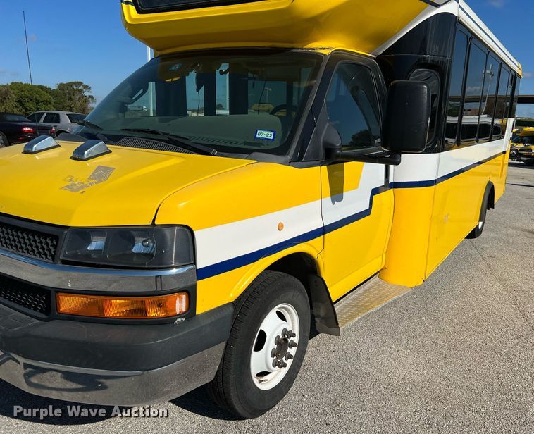 image for item LF9506 2018 Chevrolet Express  shuttle bus