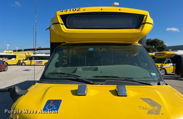 image for item LF9506 2018 Chevrolet Express  shuttle bus