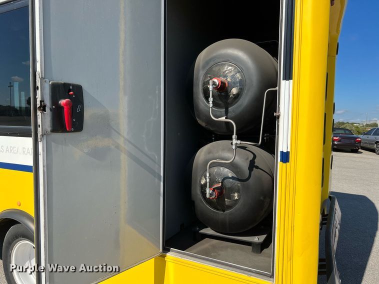 image for item LF9506 2018 Chevrolet Express  shuttle bus