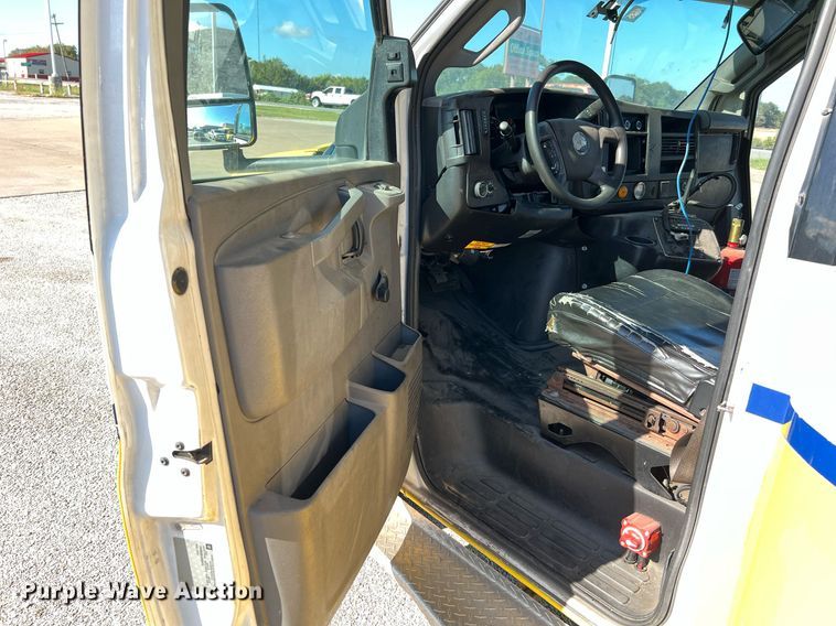 image for item LF9506 2018 Chevrolet Express  shuttle bus