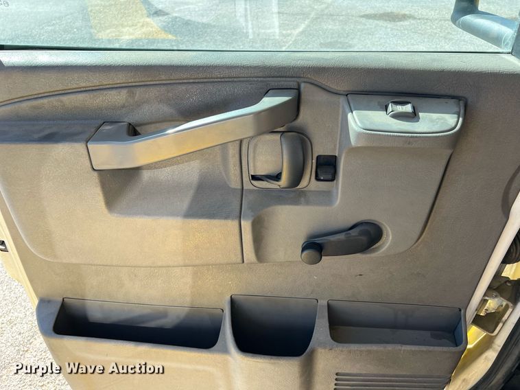 image for item LF9506 2018 Chevrolet Express  shuttle bus