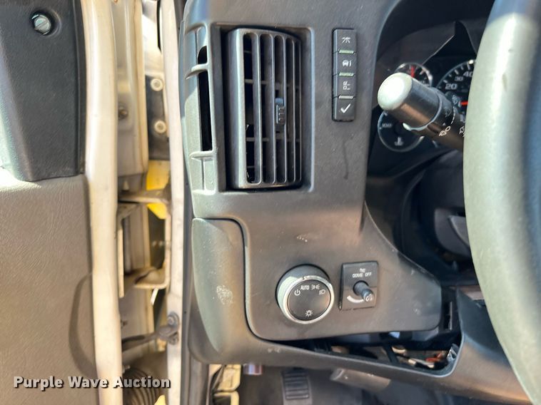 image for item LF9506 2018 Chevrolet Express  shuttle bus