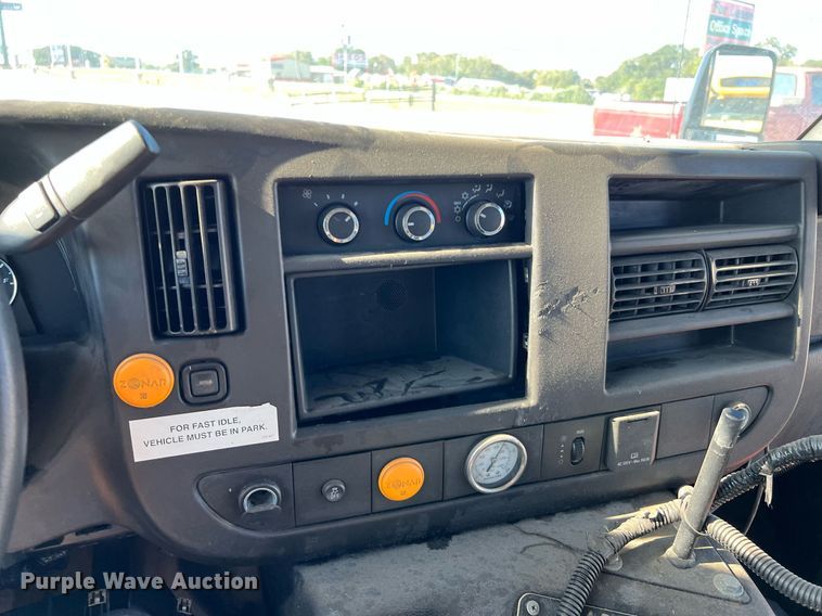 image for item LF9506 2018 Chevrolet Express  shuttle bus