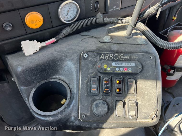 image for item LF9506 2018 Chevrolet Express  shuttle bus