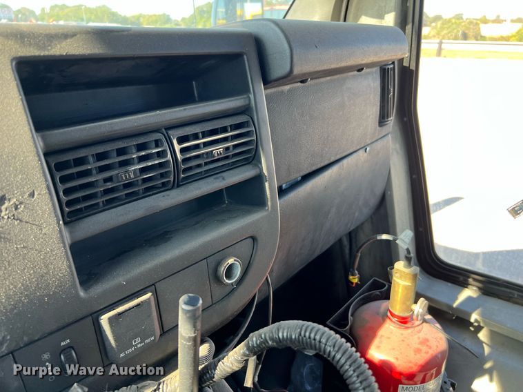 image for item LF9506 2018 Chevrolet Express  shuttle bus