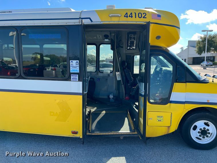 image for item LF9506 2018 Chevrolet Express  shuttle bus