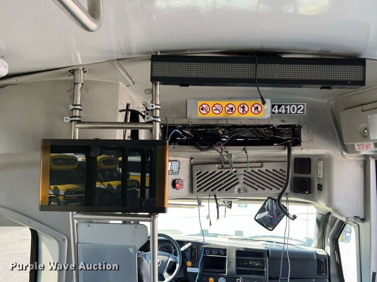 image for item LF9506 2018 Chevrolet Express  shuttle bus