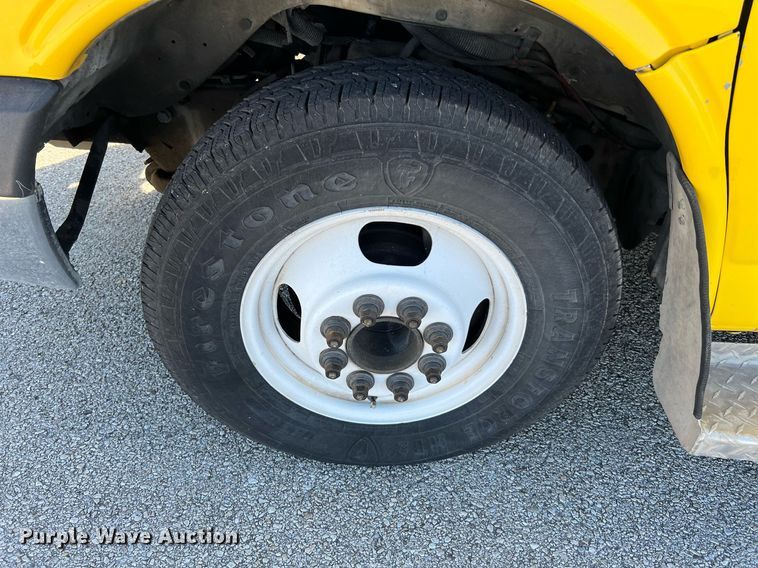 image for item LF9506 2018 Chevrolet Express  shuttle bus