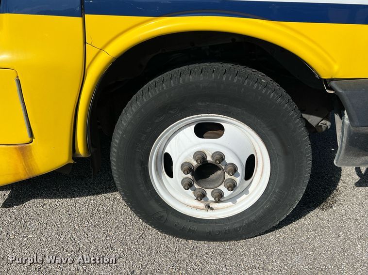 image for item LF9506 2018 Chevrolet Express  shuttle bus