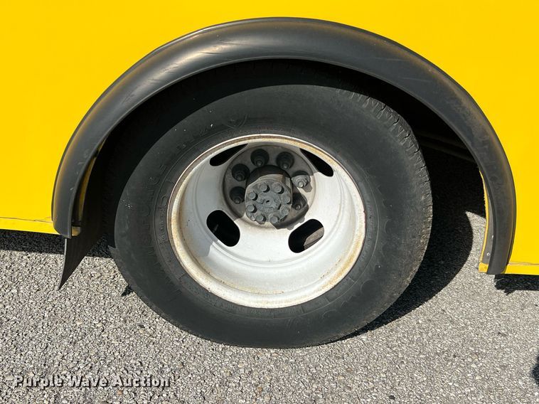 image for item LF9506 2018 Chevrolet Express  shuttle bus