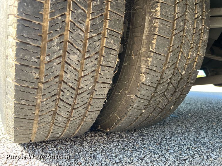 image for item LF9506 2018 Chevrolet Express  shuttle bus