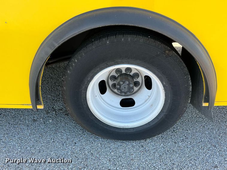 image for item LF9506 2018 Chevrolet Express  shuttle bus