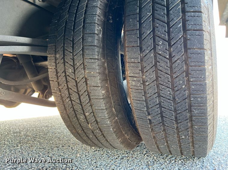 image for item LF9506 2018 Chevrolet Express  shuttle bus