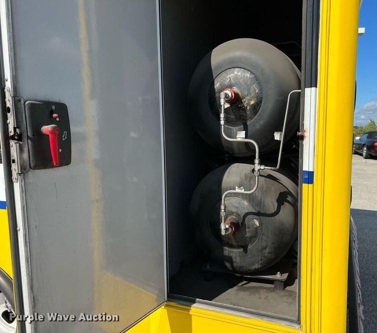 image for item LF9507 2017 Chevrolet Express  shuttle bus