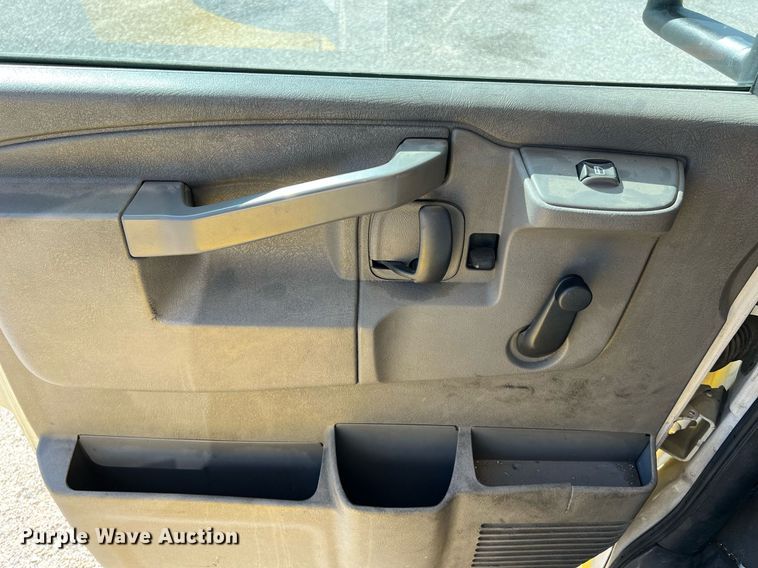 image for item LF9507 2017 Chevrolet Express  shuttle bus