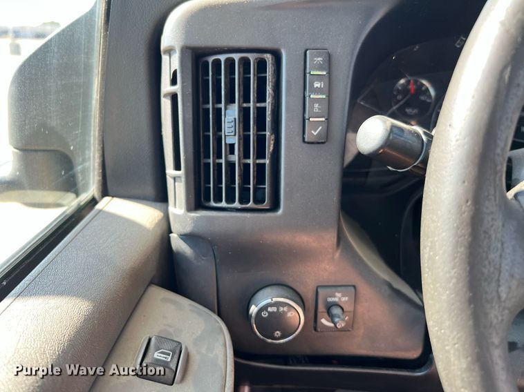 image for item LF9507 2017 Chevrolet Express  shuttle bus