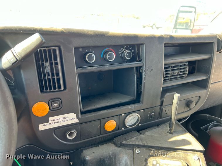 image for item LF9507 2017 Chevrolet Express  shuttle bus