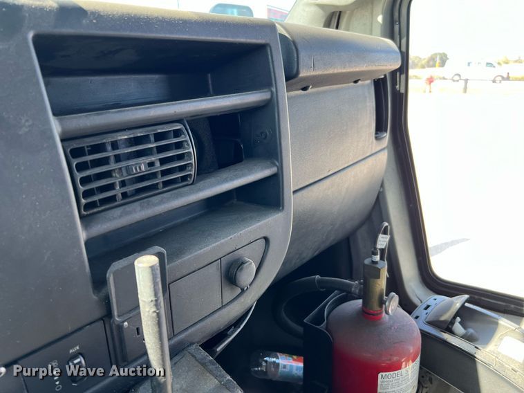 image for item LF9507 2017 Chevrolet Express  shuttle bus