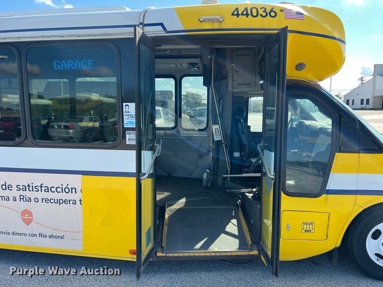 image for item LF9507 2017 Chevrolet Express  shuttle bus