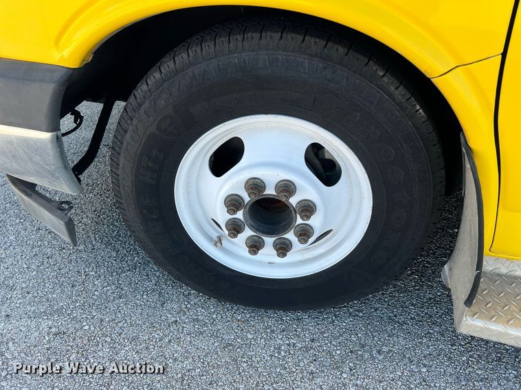 image for item LF9507 2017 Chevrolet Express  shuttle bus