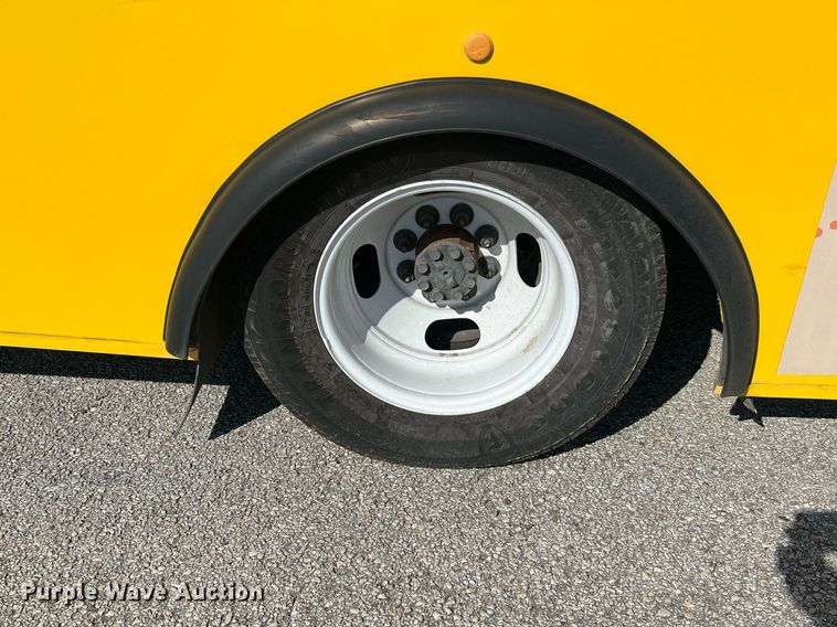 image for item LF9507 2017 Chevrolet Express  shuttle bus