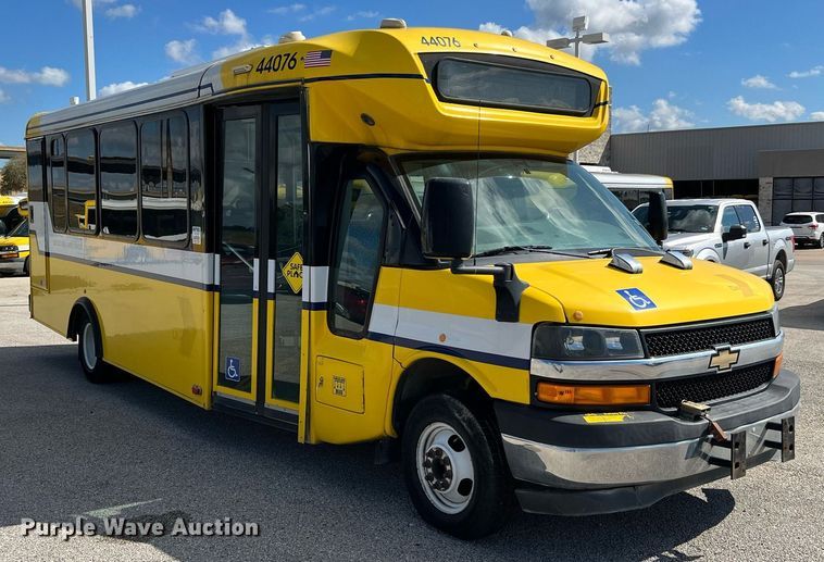 image for item LF9508 2017 Chevrolet Express  shuttle bus