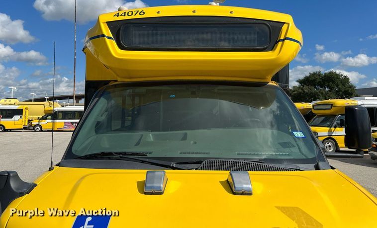 image for item LF9508 2017 Chevrolet Express  shuttle bus