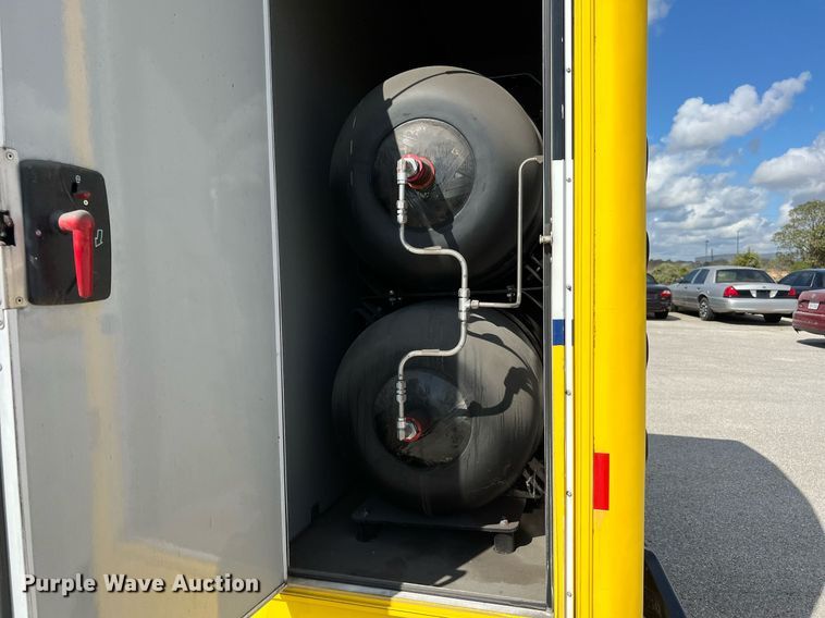 image for item LF9508 2017 Chevrolet Express  shuttle bus