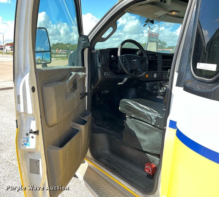 image for item LF9508 2017 Chevrolet Express  shuttle bus